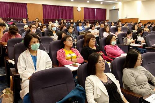 吸引了超過百位東區的社工師、醫事人員、檢警單位，包含臺灣高等檢察署花蓮分署檢察官黃怡君、臺東縣政府社會處處長曹劍秋等兒少保護相關專業人員與會