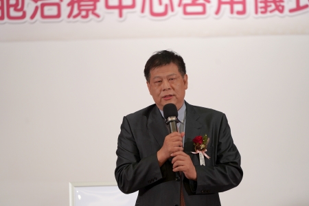 前食品藥物管理署署長葉明功感恩有機會能與慈濟醫院共同投入細胞治療，為病人點亮希望之光。