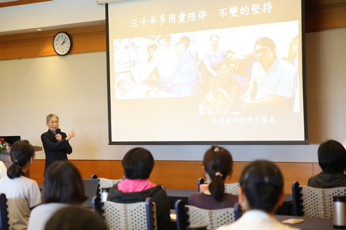 慈濟基金會長照推展中心總召集人林碧玉表示，「以人為本」是慈濟的長照方向