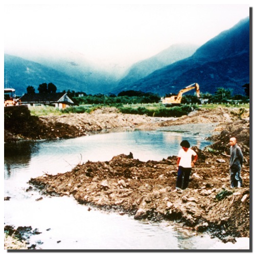 邀天下善士共植福田