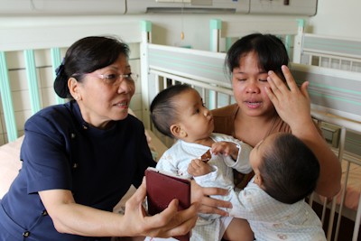 2015/03/19~21花蓮慈濟醫院日誌─ ─珍妮潔妮術後勤復健 家人見證醫療奇蹟