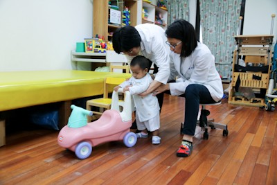 2015/03/19～21花蓮慈濟醫院日誌─ ─珍妮潔妮術後勤復健　家人見證醫療奇蹟