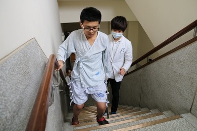 跨海就醫喜獲新生　馬國少年邁開幸福步伐