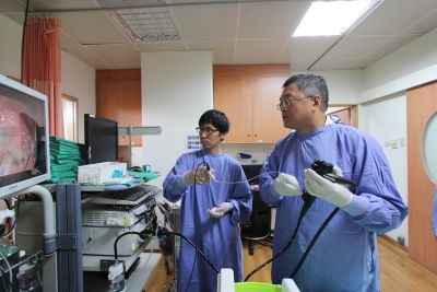 利用假日精進,腸胃內科團隊學習內視鏡黏膜下剝離術