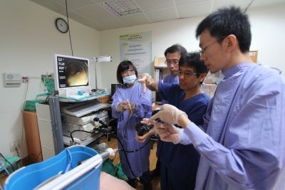 利用假日精進,腸胃內科團隊學習內視鏡黏膜下剝離術