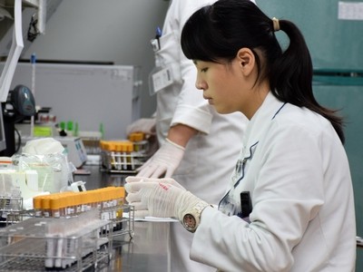 觀察入微守護生命 他們是「醫檢師」!