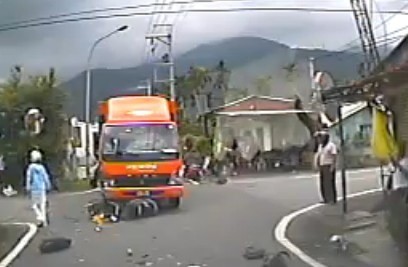 護理師林冠蓉默默救老翁一命　獲各界讚為最美的身影