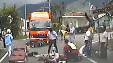 護理師林冠蓉默默救老翁一命　獲各界讚為最美的身影