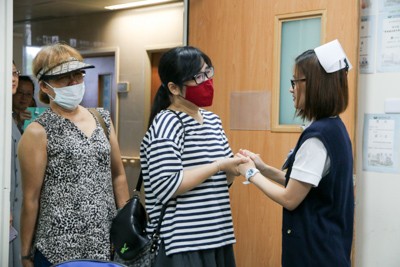 護理師林冠蓉默默救老翁一命　獲各界讚為最美的身影