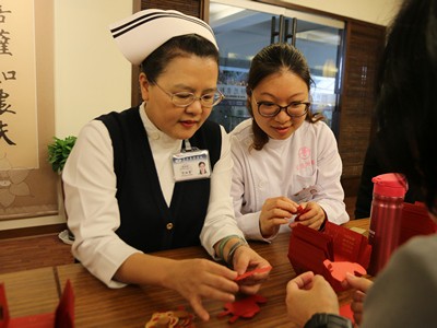 花蓮慈院手作福慧紅包 輕輕摺入滿心祝福