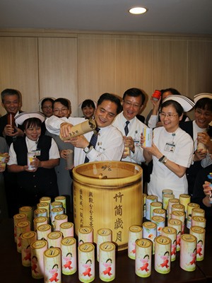 感恩心辭歲送舊　精進心修福持慧