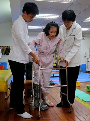 「我想讀書」 江西女孩的跨海求醫之路