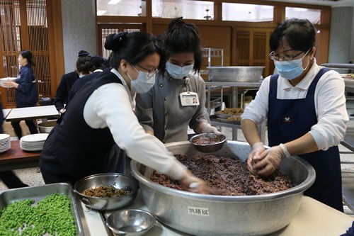 歲末感恩志工餐會　溫馨圍爐迎接新年頭