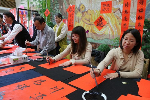 新春揮毫年味濃 祝福好話滿醫院