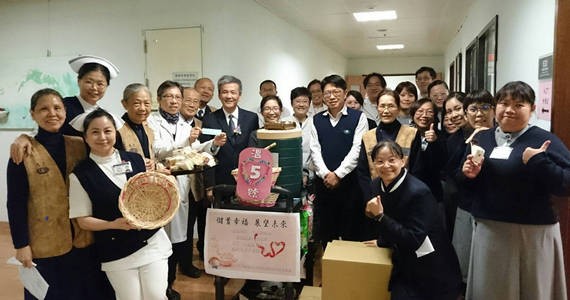 傳遞歲末的感恩祝福　「溫馨下午茶」全院走透透