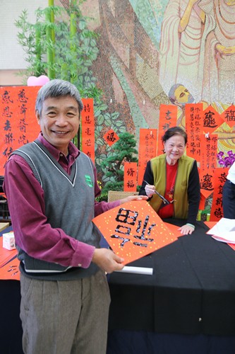 新春揮毫年味濃　祝福好話滿醫院