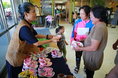 感恩心辭歲送舊　精進心修福持慧