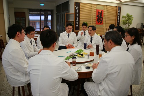 堅定醫療使命 邁向四十勇於承擔