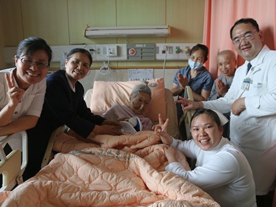 溫馨五月病房浴佛 同霑法喜誠發願