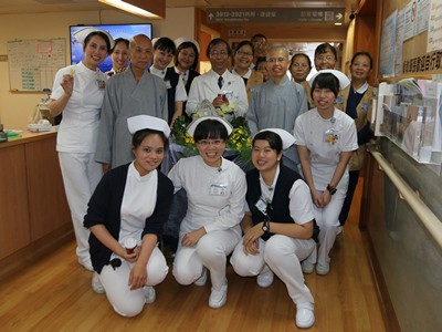 溫馨五月病房浴佛 同霑法喜誠發願