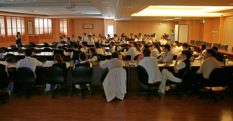 全院緊鑼密鼓迎戰評鑑 五場共識教育訓練陸續登場