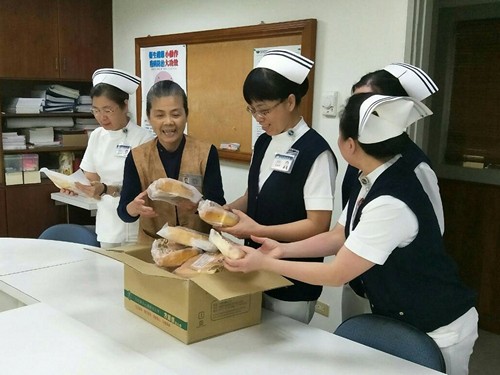 百歲人瑞的慈悲因緣 高雄方師傅麵包陣飄香