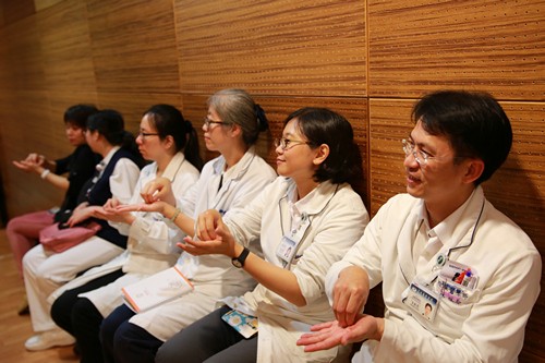 以愛出發迎評鑑 堅定信念「六度六關」