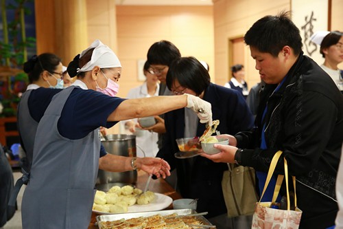 以愛出發迎評鑑 堅定信念「六度六關」