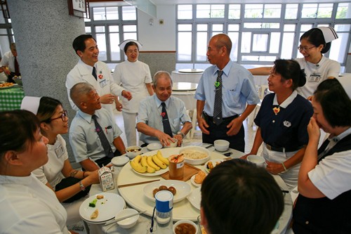 父愛如山　父親節溫馨相聚道感恩