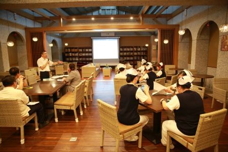 人文室召集各單位主管一同規劃這次的新芽菩薩大道行共識營