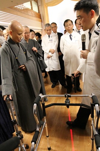 2017/12/23 花蓮慈院《真實之路，感恩有您》溫馨座談日誌(七之一) ─ ─ 人醫菩薩大道行　各科成果用心呈現（文/彭薇勻）