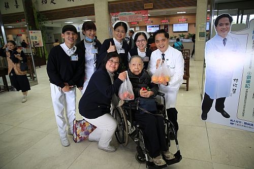 評鑑感恩餐會許未來,銀髮樂活基金滿馨香