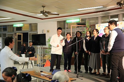 評鑑感恩餐會許未來,銀髮樂活基金滿馨香