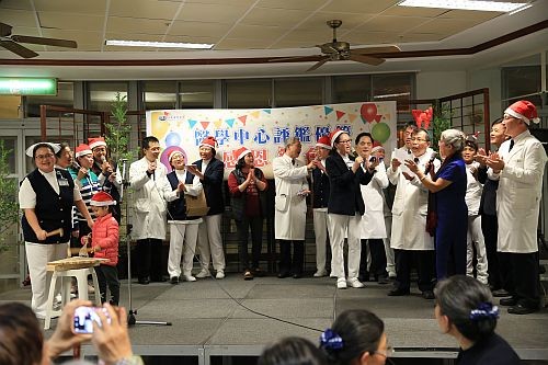 評鑑感恩餐會許未來,銀髮樂活基金滿馨香