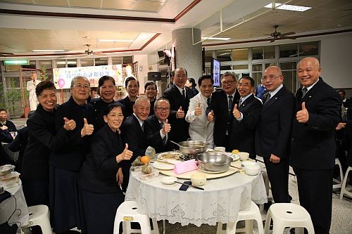 評鑑感恩餐會許未來,銀髮樂活基金滿馨香