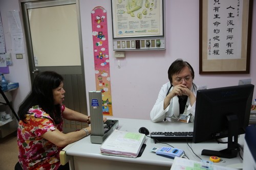 穿梭花東縱谷 進駐關山慈院用愛付出拔病苦