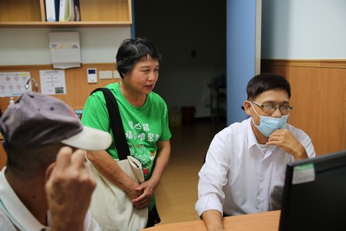 穿梭花東縱谷 進駐關山慈院用愛付出拔病苦