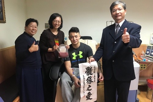 2018/12/30慈濟骨髓幹細胞中心日誌:捐髓母子檔 傳愛成家風