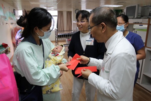 2019/02/04花蓮慈濟醫院日誌——春節年俗循例做 用心處處有深意