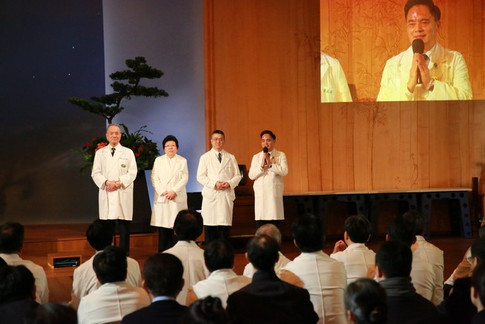 修福持慧勤精進　辭歲送舊迎心年