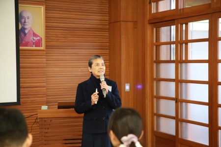 醫學人文感動服務　精準醫療以病為師