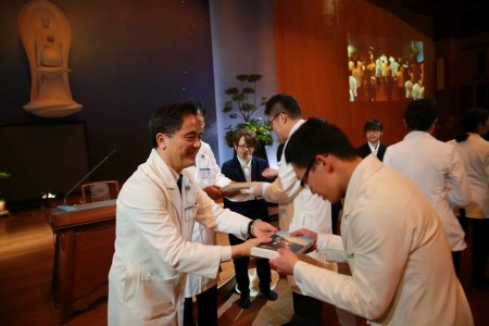 一念善心慈悲源 感動服務結善果