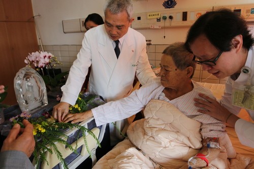 2019/05/12花蓮慈濟醫院日誌——病房行動浴佛分享愛 拔苦與樂真摯祝福