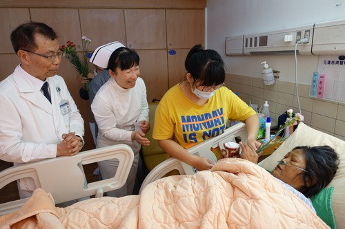 2019/05/12花蓮慈濟醫院日誌——病房行動浴佛分享愛　拔苦與樂真摯祝福