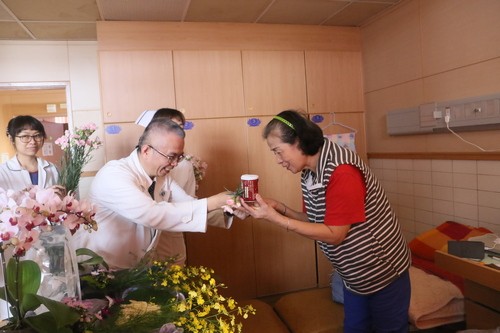 2019/05/12花蓮慈濟醫院日誌——病房行動浴佛分享愛　拔苦與樂真摯祝福