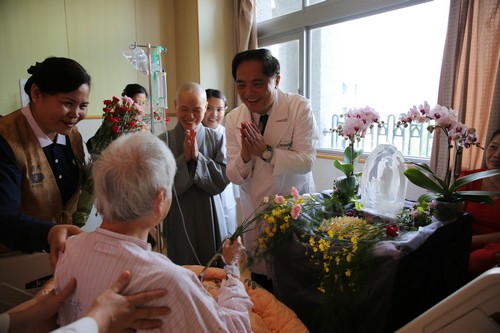 2019/05/12花蓮慈濟醫院日誌——病房行動浴佛分享愛 拔苦與樂真摯祝福