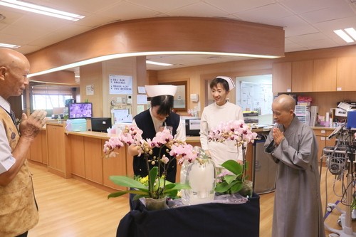 2019/05/12花蓮慈濟醫院日誌——病房行動浴佛分享愛　拔苦與樂真摯祝福