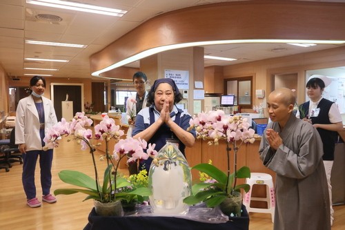 2019/05/12花蓮慈濟醫院日誌——病房行動浴佛分享愛 拔苦與樂真摯祝福