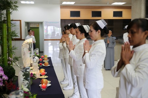 2019/05/12花蓮慈濟醫院日誌——病房行動浴佛分享愛 拔苦與樂真摯祝福