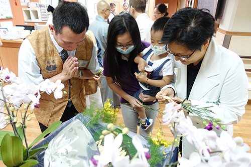 2019/05/12花蓮慈濟醫院日誌——病房行動浴佛分享愛　拔苦與樂真摯祝福